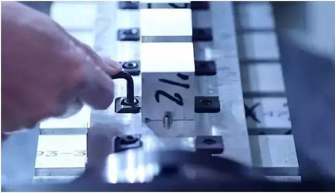 【新手必看】3軸、3+2軸、5軸加工的區(qū)別是什么？(圖14)