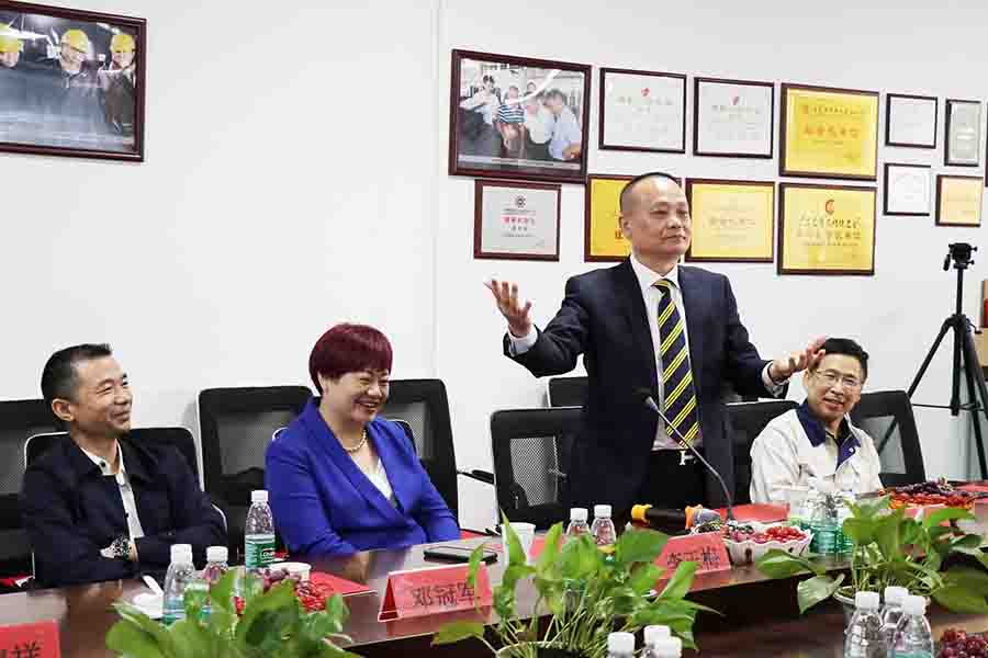 香港鑄造業(yè)總會總理事會成員蒞臨巨高機床指導工作(圖2) 香港鑄造業(yè)總會總理事會成員蒞臨巨高機床指導工作(圖2)